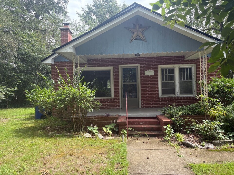 304 Wilson Ave in Swannanoa, NC - Building Photo