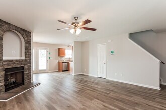 1117 Ametrine Ln in Dallas, NC - Foto de edificio - Building Photo