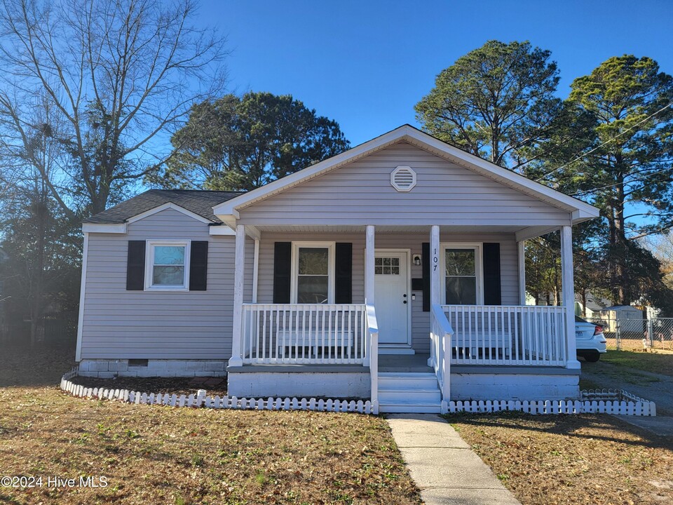 107 Bryan St in Jacksonville, NC - Building Photo