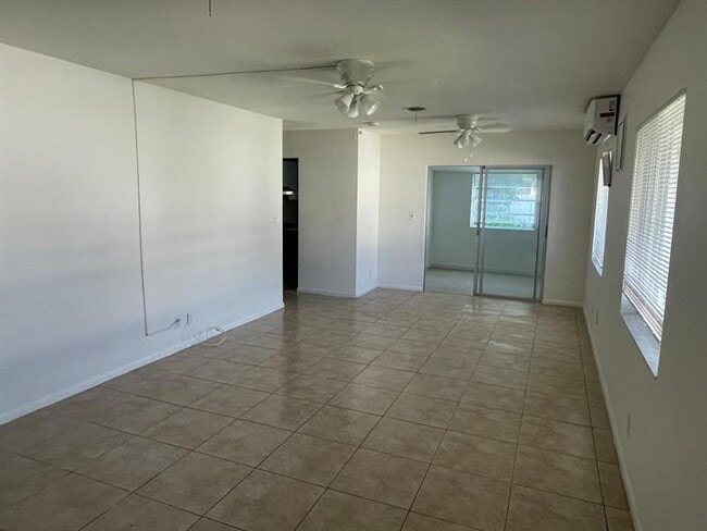 2753 NE 32nd St in Fort Lauderdale, FL - Building Photo - Building Photo