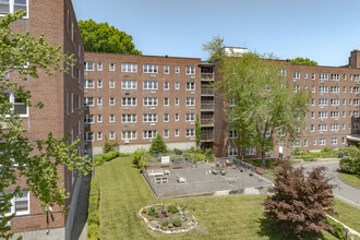 River Haven Apartments in Stamford, CT - Building Photo - Primary Photo