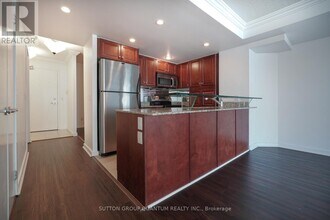 8-1408 York St in Toronto, ON - Building Photo - Building Photo