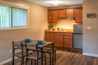 Parkview Apartments - 55+ in Portland, OR - Building Photo - Interior Photo