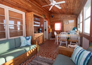 506 Ocean Dr in Emerald Isle, NC - Building Photo - Building Photo