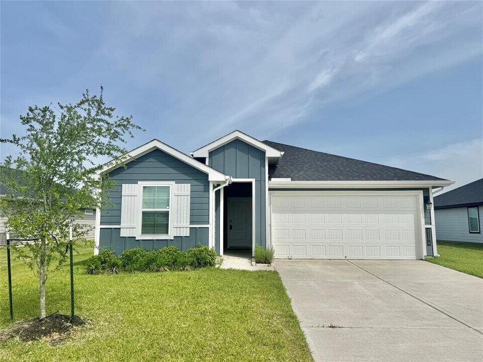 2204 Laurel Bloom Ln in Sealy, TX - Building Photo