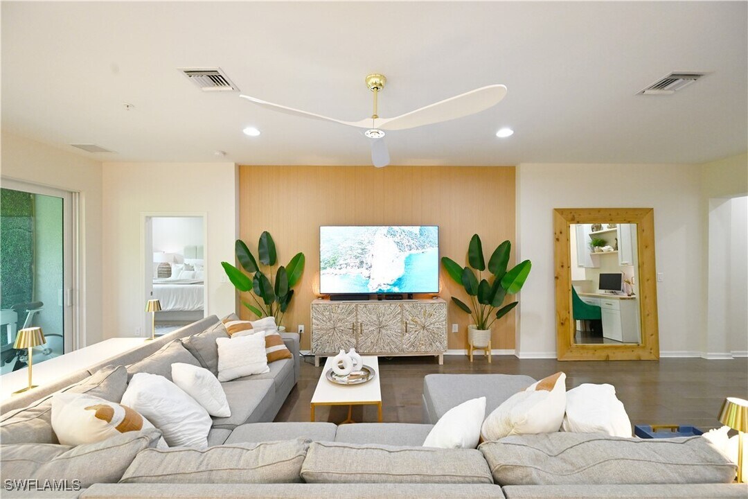 2343 Sheen Ln in Naples, FL - Building Photo