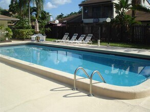 267 NE 201st Ter in Miami, FL - Building Photo - Building Photo