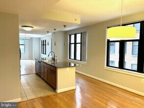 400 Massachusetts Ave NW in Washington, DC - Building Photo - Building Photo