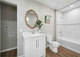 1006 Center St-Unit -2 in San Antonio, TX - Foto de edificio - Building Photo