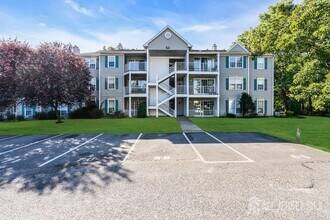 66 Iroquois Dr in Galloway, NJ - Foto de edificio - Building Photo