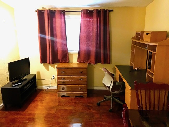 3324 Webber St, Unit Studio in Sarasota, FL - Foto de edificio - Building Photo