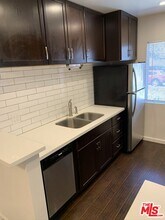 7924 Clinton St in Los Angeles, CA - Building Photo - Building Photo