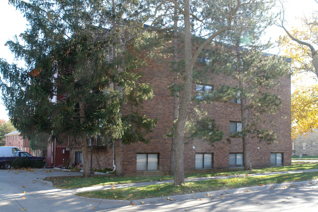 The Pines in Lincoln, NE - Foto de edificio - Building Photo