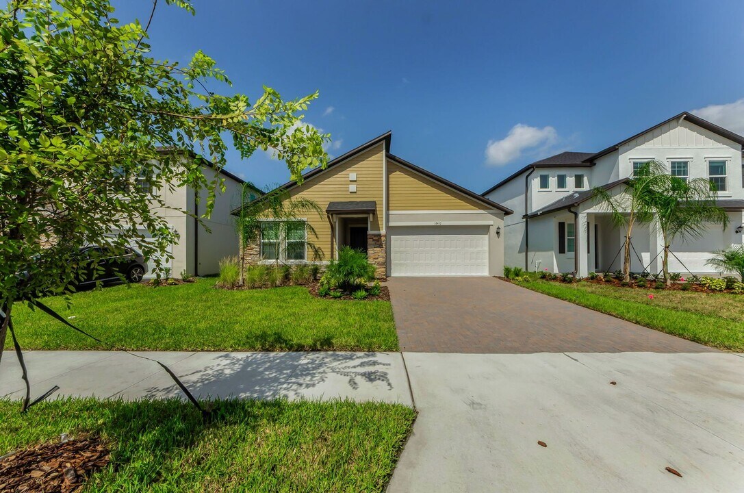18452 Serene Lk Lp in Lutz, FL - Building Photo