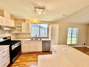 12517 Limerick Ave in Austin, TX - Building Photo - Building Photo