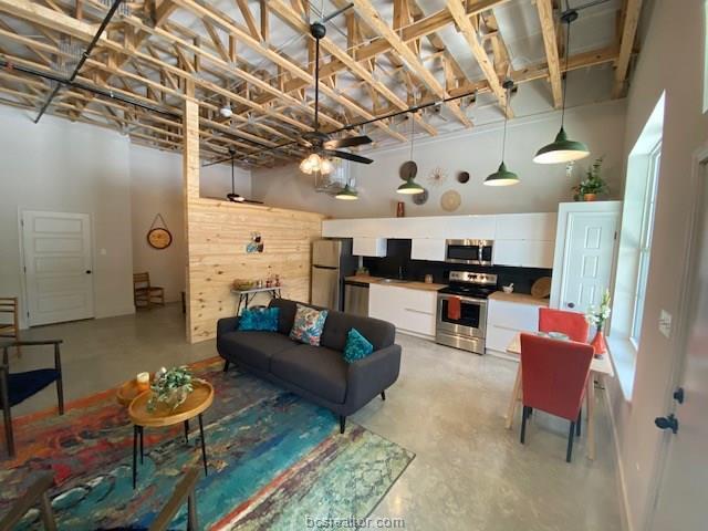 305 W 27th St in Bryan, TX - Building Photo