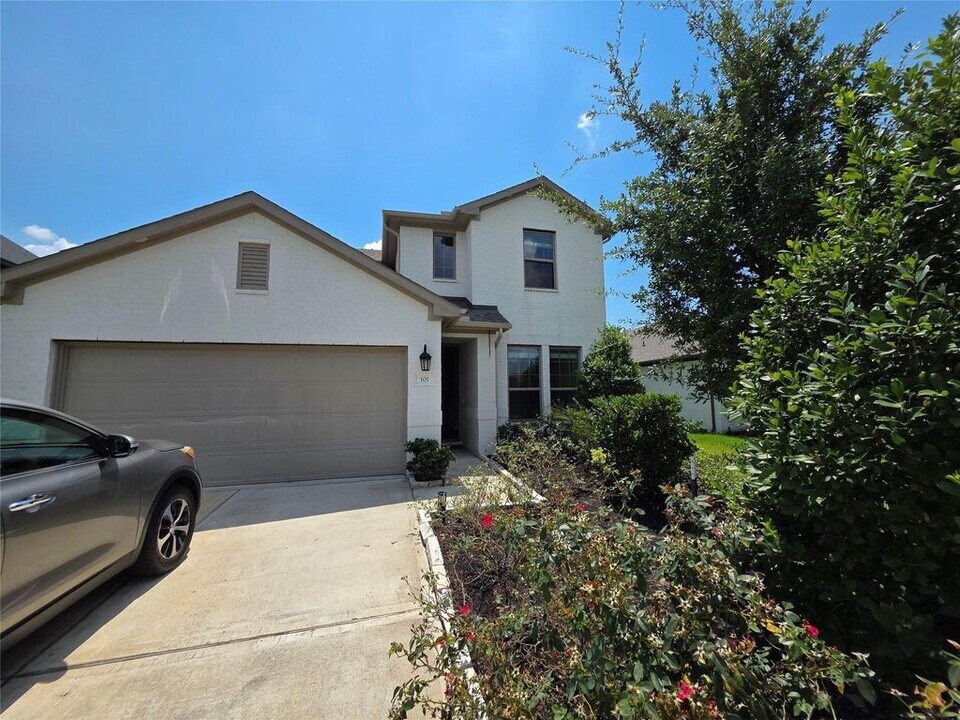 101 Cedar Hammock Trail in Tomball, TX - Building Photo