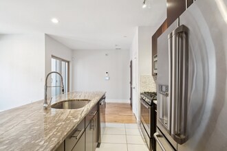 902 N 16th St in Philadelphia, PA - Building Photo - Building Photo