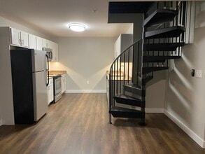 108 Adams St, Unit 114 in Leominster, MA - Foto de edificio - Building Photo