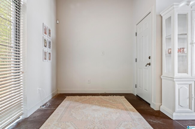 1880 Red Mountain Ln in Birmingham, AL - Building Photo - Building Photo