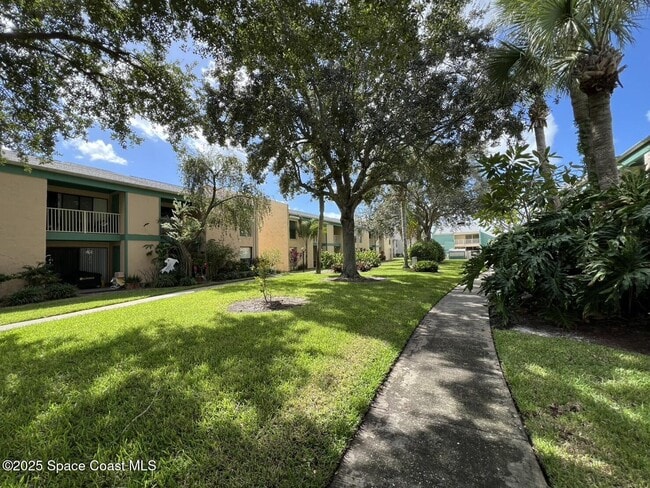 1225 N Wickham Rd in Melbourne, FL - Foto de edificio - Building Photo