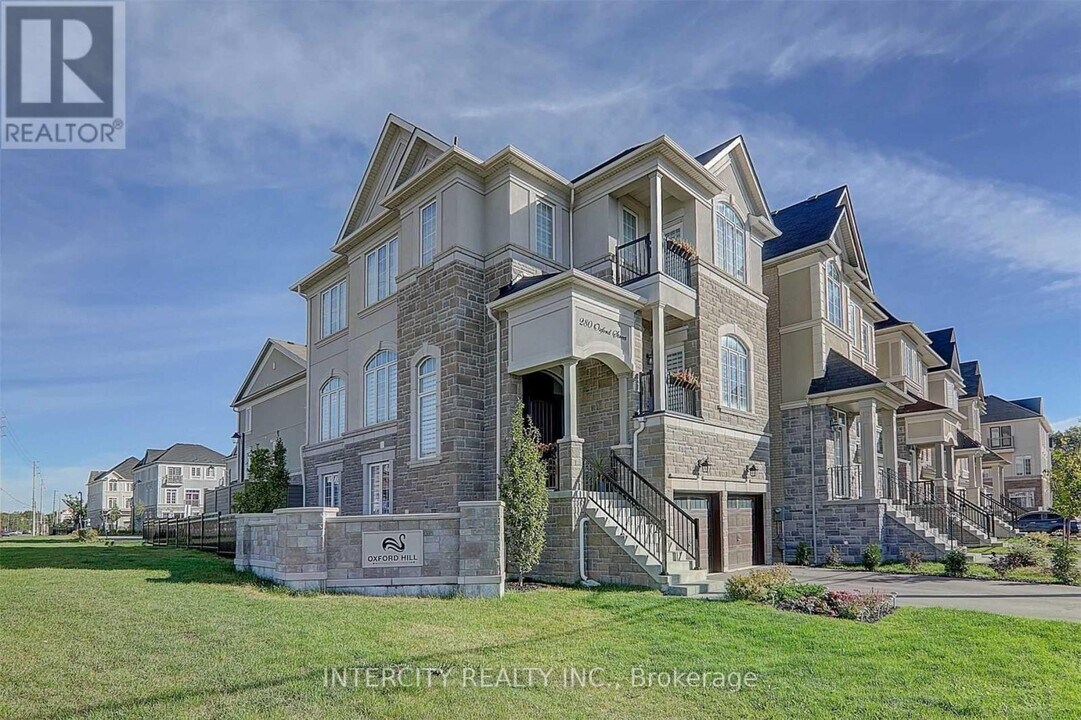 280 Oxford St in Richmond Hill, ON - Building Photo