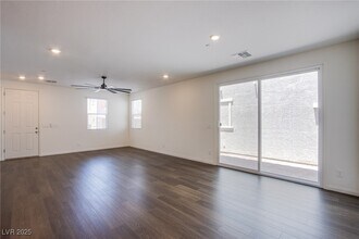 2758 Pellaro Walk in Henderson, NV - Foto de edificio - Building Photo