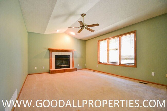 4741 Coachlight Dr in West Des Moines, IA - Building Photo - Building Photo