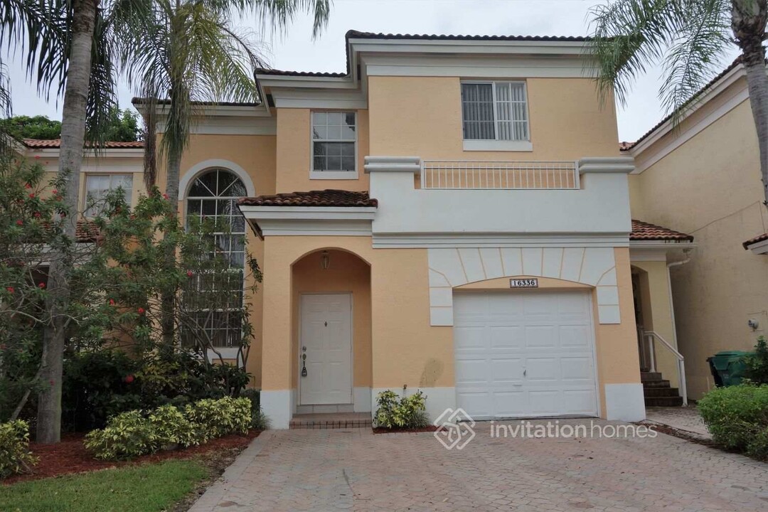 16336 SW 103rd Terrace in Miami, FL - Building Photo