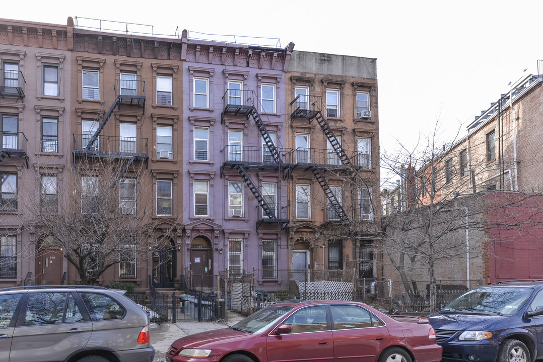 500 Clinton Ave in Brooklyn, NY - Foto de edificio