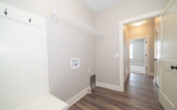 727 Anjali Court in Sycamore, IL - Building Photo - Building Photo