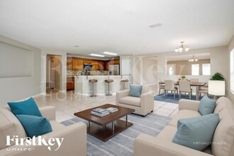 1932 Michigan Ct in Poinciana, FL - Foto de edificio - Building Photo