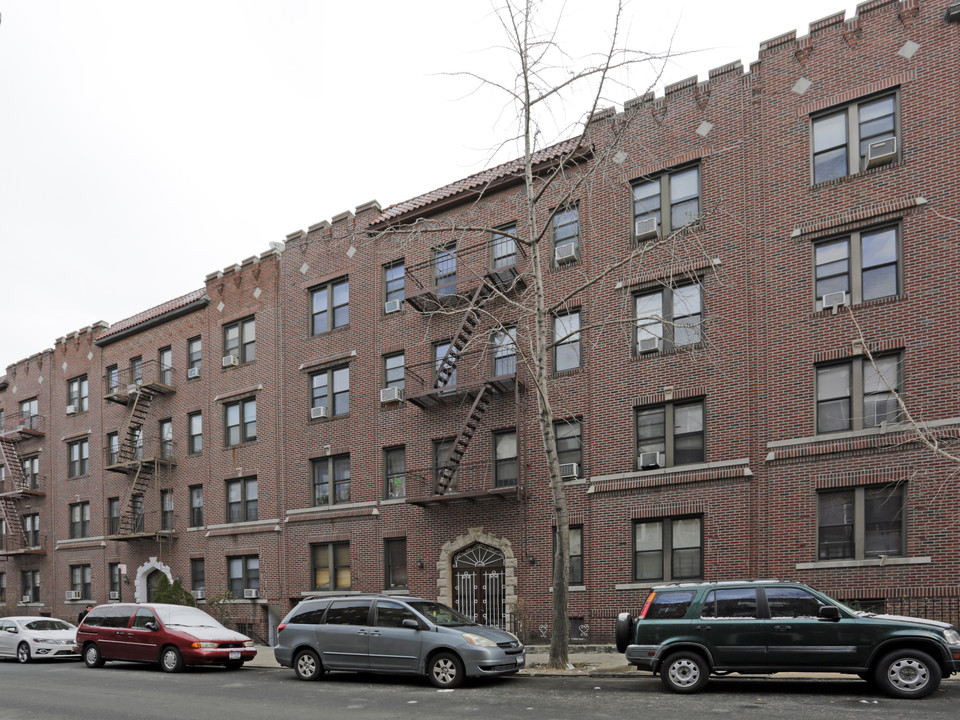 4529 42nd St in Sunnyside, NY - Building Photo