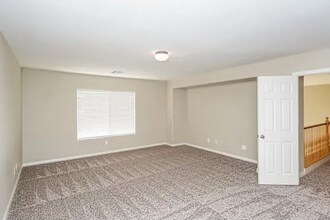 689 Kew Gardens Dr in Las Vegas, NV - Building Photo - Building Photo