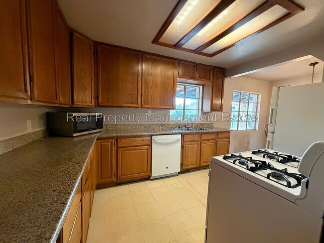 property at 2307 W Rose Ln