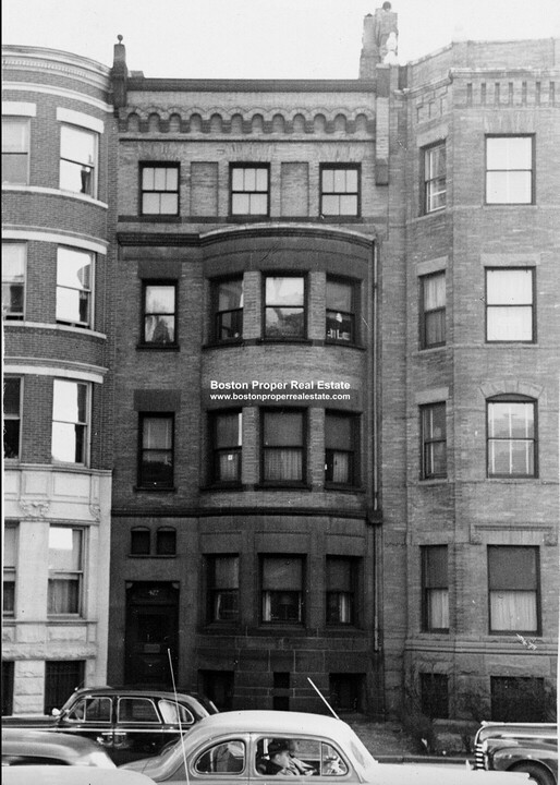 477 Beacon St, Unit 1 in Boston, MA - Foto de edificio