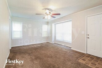 1025 E 84th Terrace in Kansas City, MO - Building Photo - Building Photo