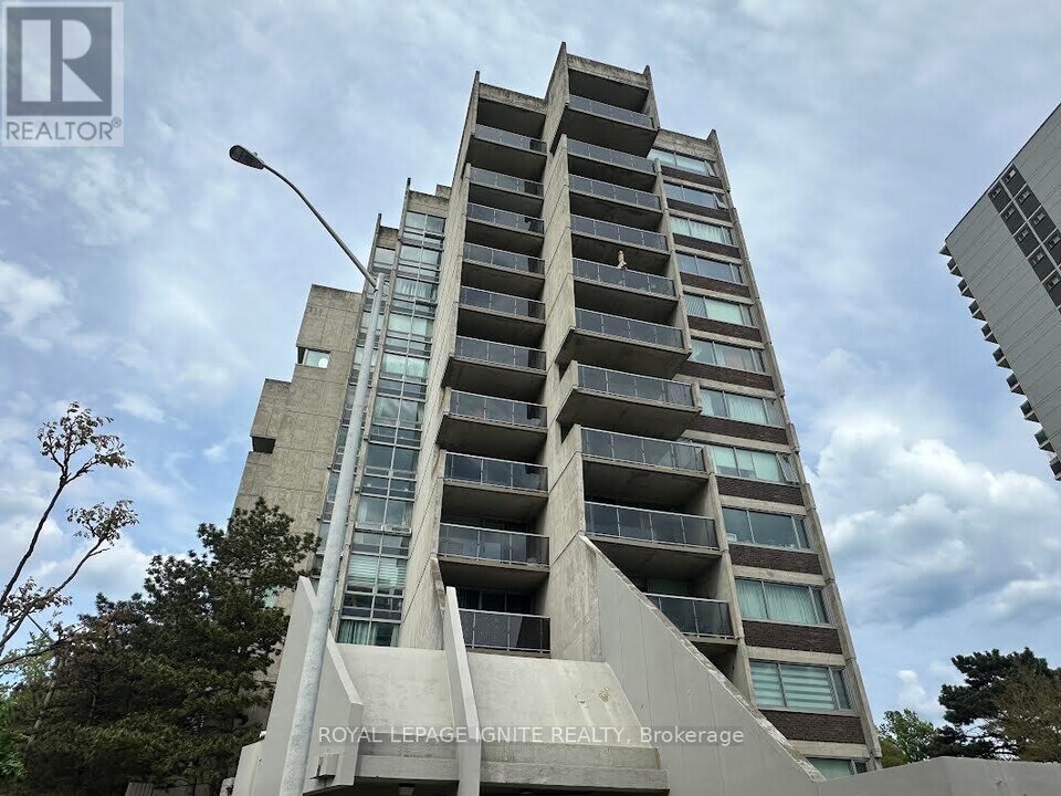 20-420 Speers Rd in Oakville, ON - Building Photo