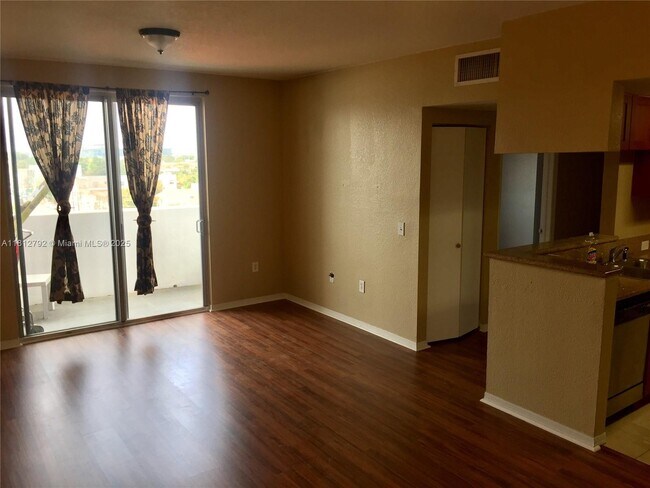 36 NW 6th Ave, Unit 605 in Miami, FL - Foto de edificio - Building Photo