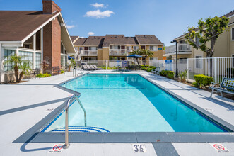 170 Amberway Apartments in Anaheim, CA - Building Photo - Building Photo