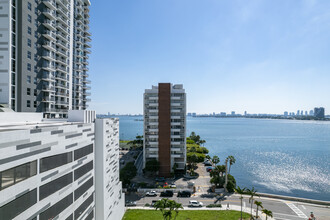 Biscayne 21 in Miami, FL - Building Photo - Building Photo