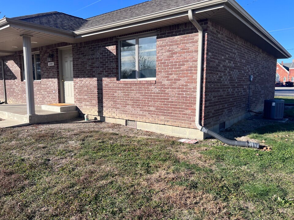 206 W Mill St, Unit 206 in Gaston, IN - Foto de edificio