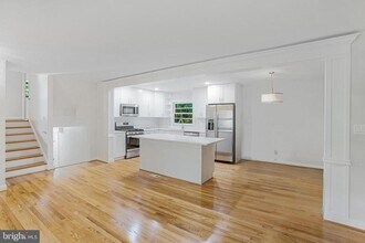 1117 Westbriar Ct NE in Vienna, VA - Building Photo - Building Photo