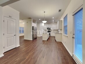 515 S Fortune Way in Dallas, GA - Foto de edificio - Building Photo