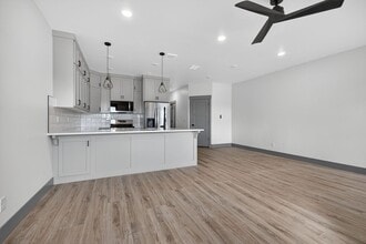 4967 Beach Dr in Idaho Falls, ID - Foto de edificio - Building Photo