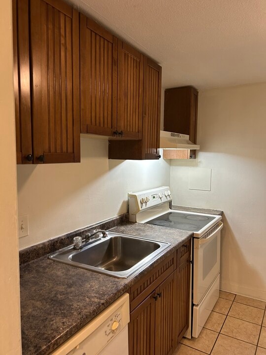 509 Burnside Ave, Unit #B7 in East Hartford, CT - Foto de edificio