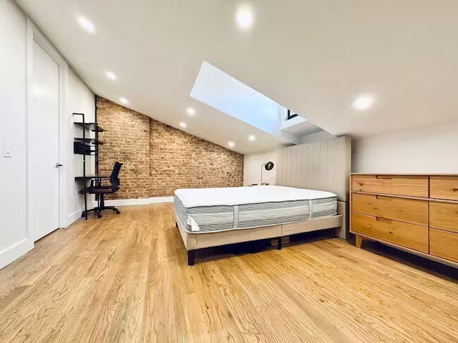 Furnished room/NOT APARTMENT in Brooklyn, NY - Foto de edificio - Building Photo