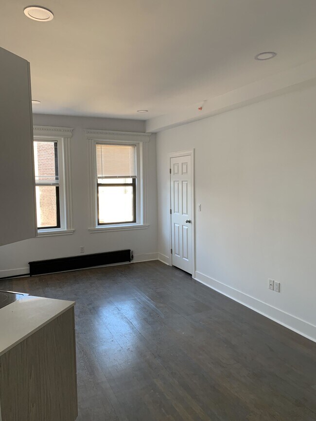 11 Queensberry St, Unit 39 in Boston, MA - Foto de edificio - Building Photo