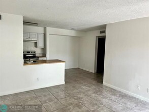 10409 NW 7th St in Pembroke Pines, FL - Building Photo - Building Photo