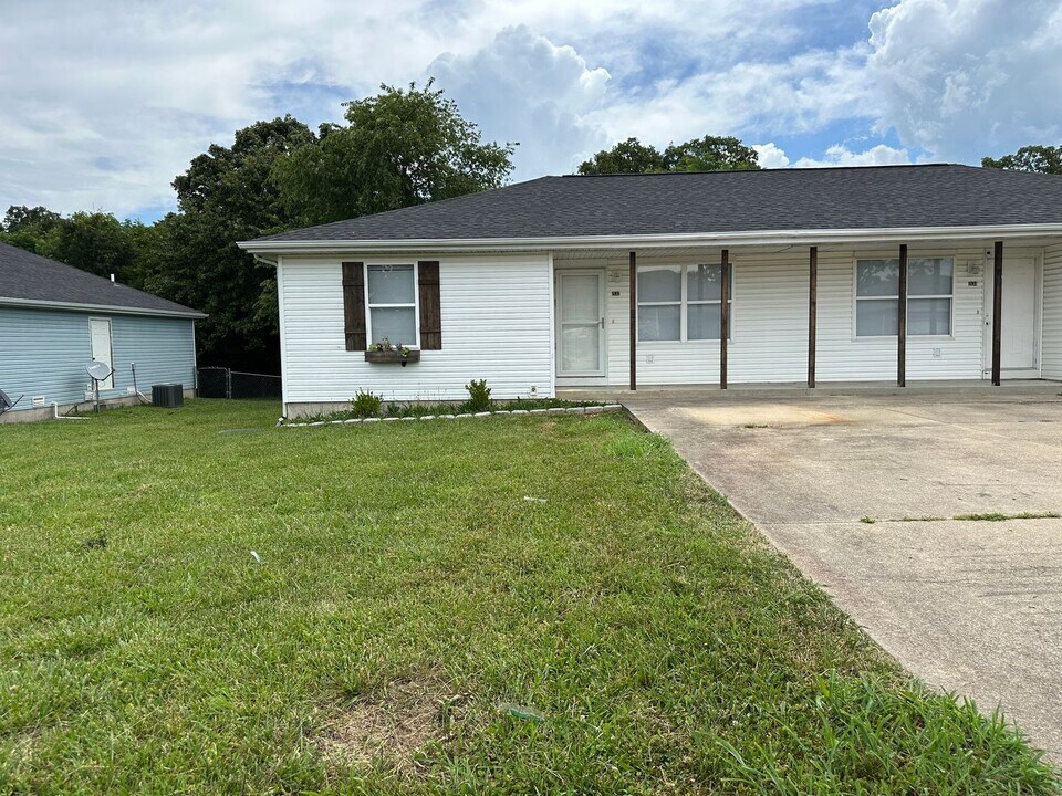 2132 Audrey Ln in Lebanon, MO - Building Photo